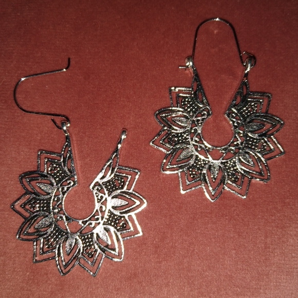 Filigree Bohemian Geometric Flower Hoop Earrings Silver Lace Cutout Huggie Hoops - Picture 4 of 6